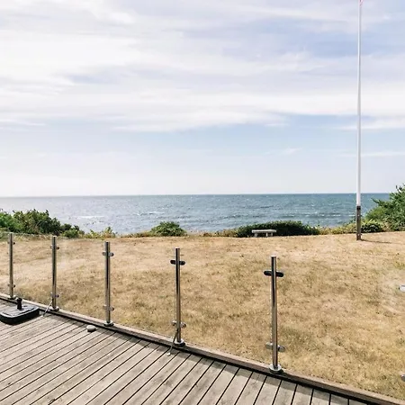 Hébergement de vacances 4 Bedroom Awesome Home In Ronne Rønne