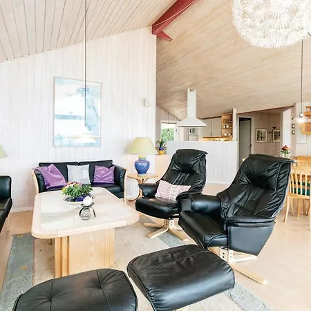 4 Bedroom Awesome In Rnne * Ronne