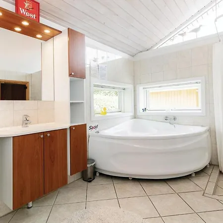 Holiday home 4 Bedroom Awesome In Rnne *