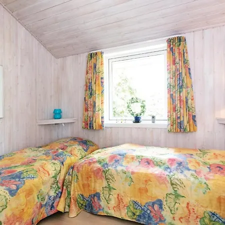 Hébergement de vacances 4 Bedroom Awesome Home In Ronne Rønne