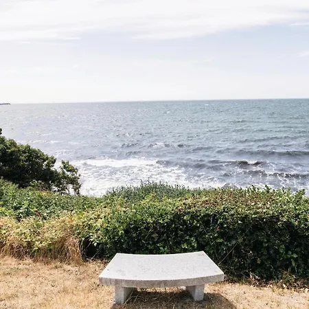 בית נופש Four-bedroom In *