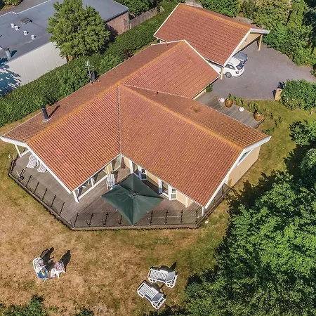 4 Bedroom Awesome Home In Ronne Hébergement de vacances Rønne
