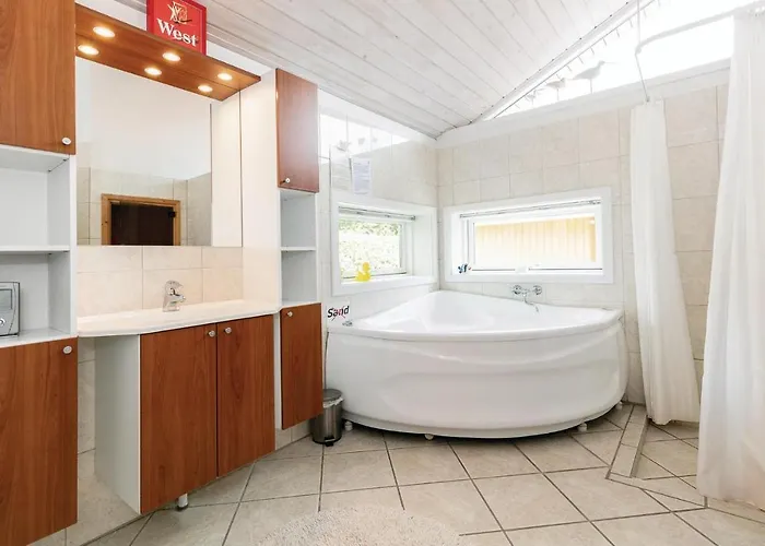 Ferienhaus Four-bedroom In *